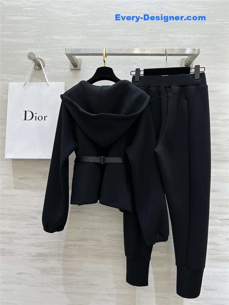 D10r sports style suit
