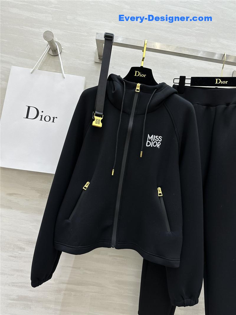 D10r sports style suit