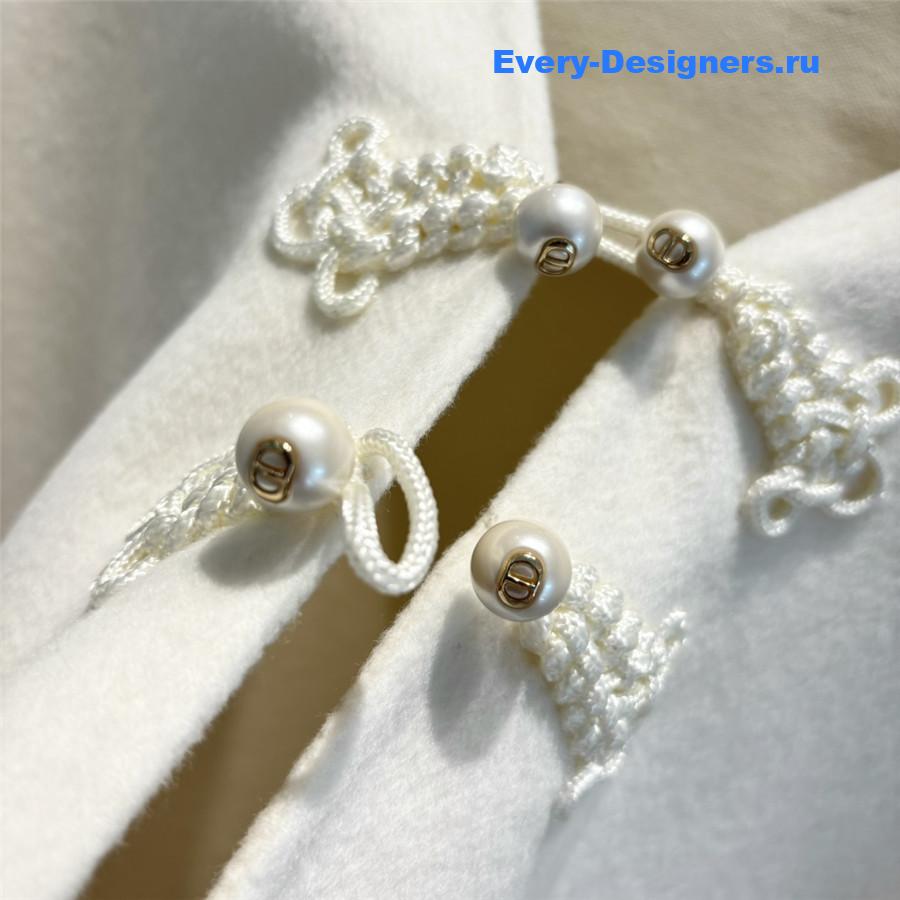 D10r cashmere buttoned cape