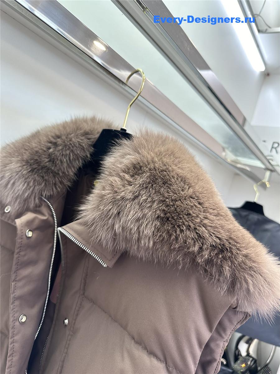 L0r0 P1ana white goose down vest