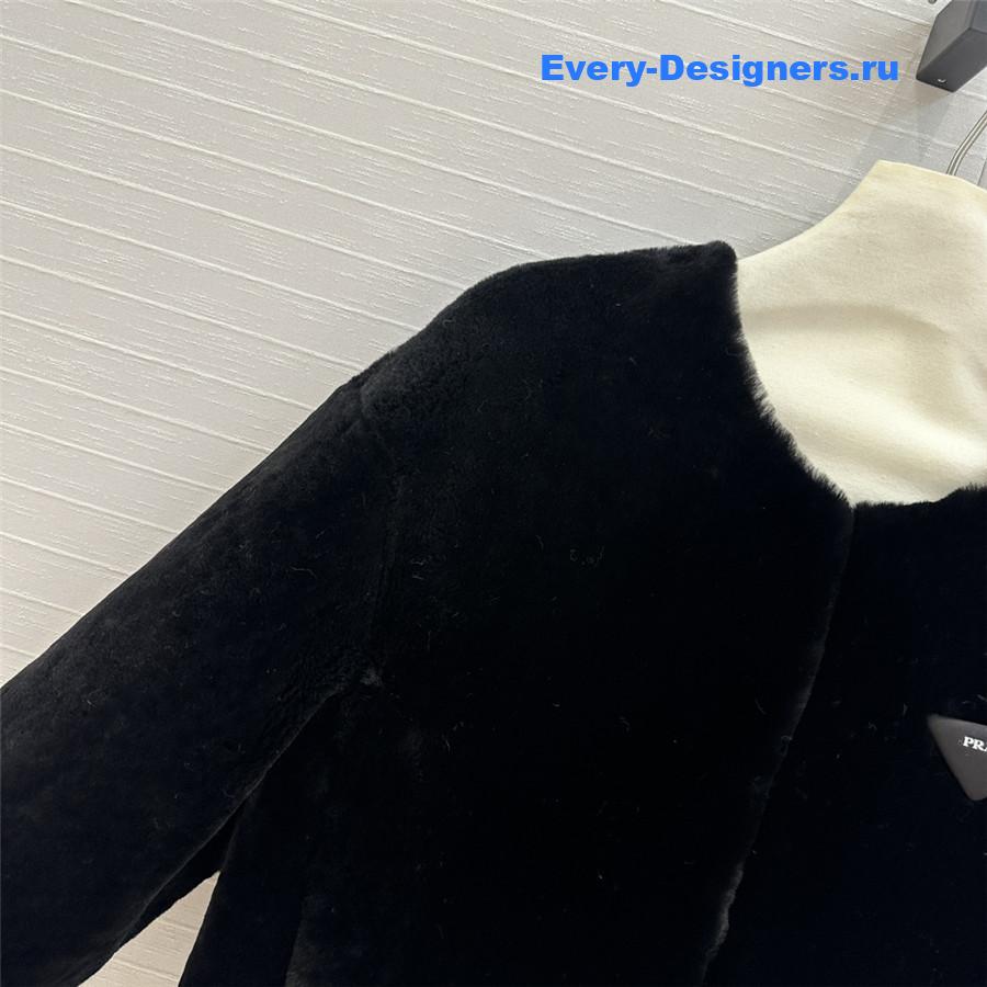 Pra*a triangle logo short jacket