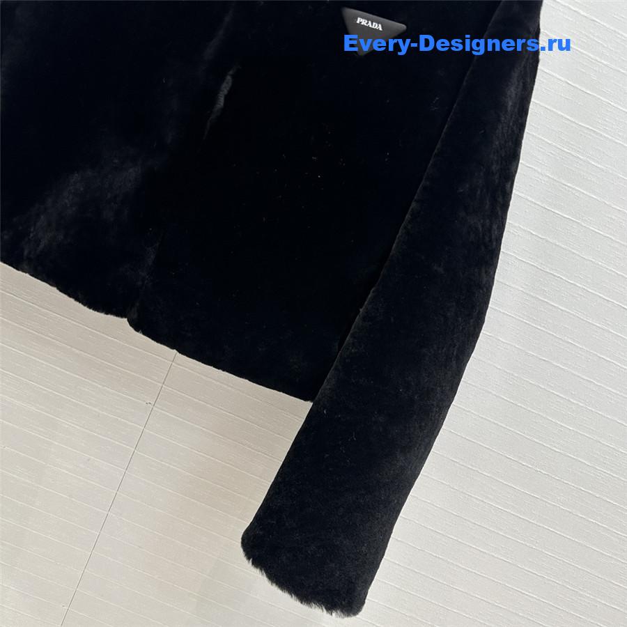 Pra*a triangle logo short jacket