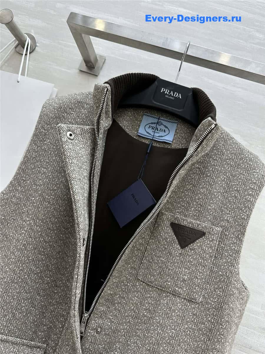 Pra*a stand collar sleeveless vest jacket