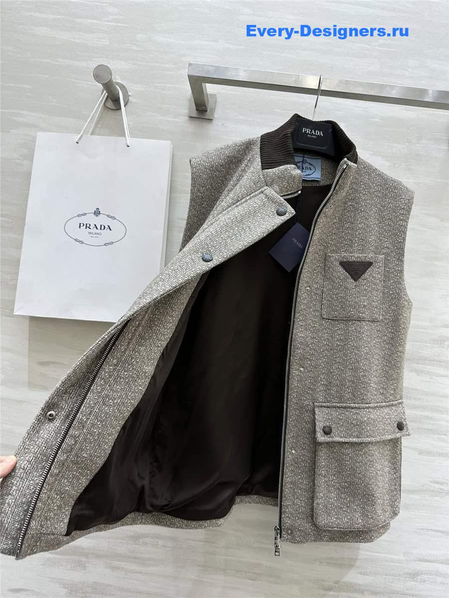 Pra*a stand collar sleeveless vest jacket