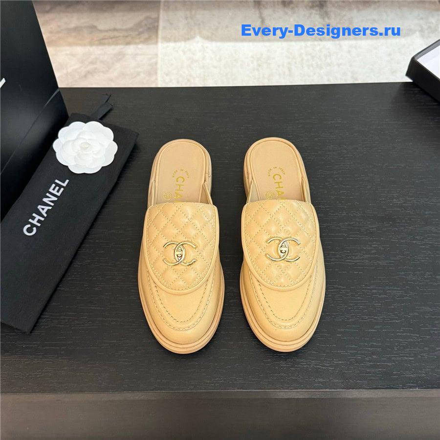 ch**el turn-lock D1am0nd-quilted loafers in nude