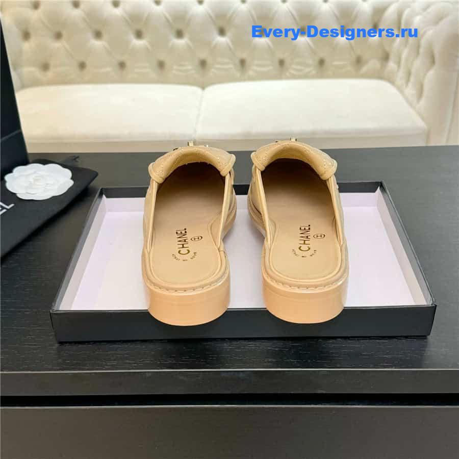 ch**el turn-lock D1am0nd-quilted loafers in nude