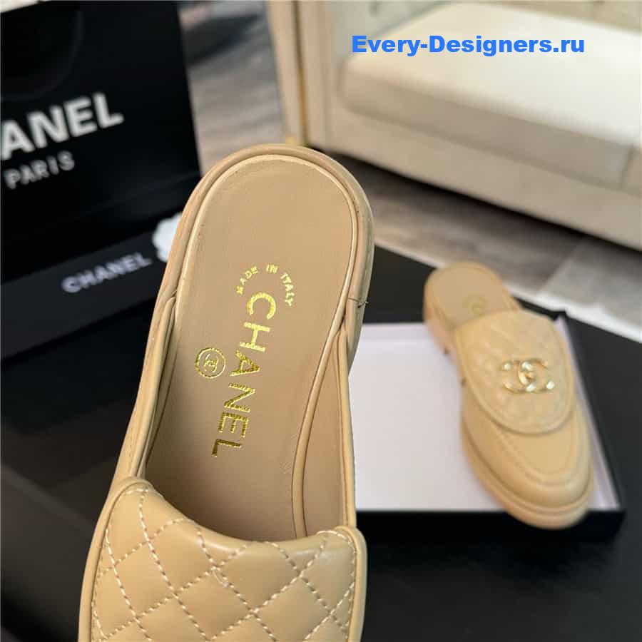 ch**el turn-lock D1am0nd-quilted loafers in nude