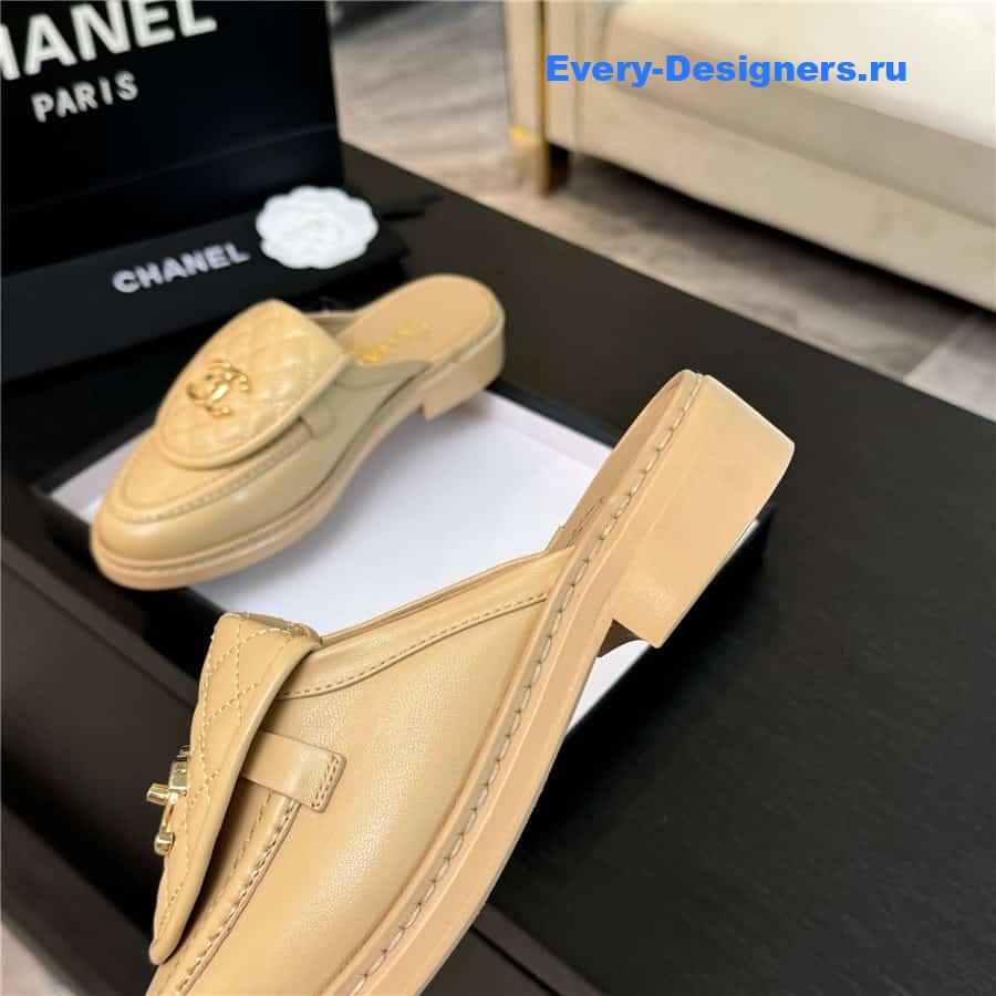 ch**el turn-lock D1am0nd-quilted loafers in nude