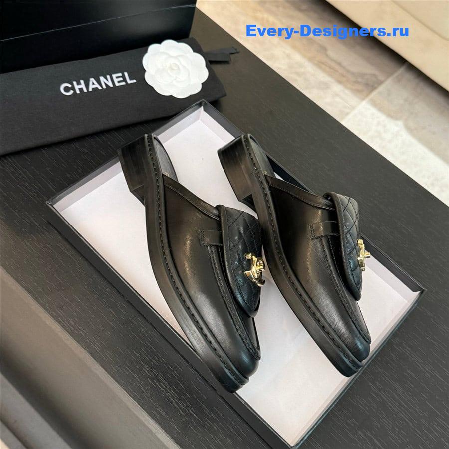 ch**el turn-lock D1am0nd-quilted loafers in black