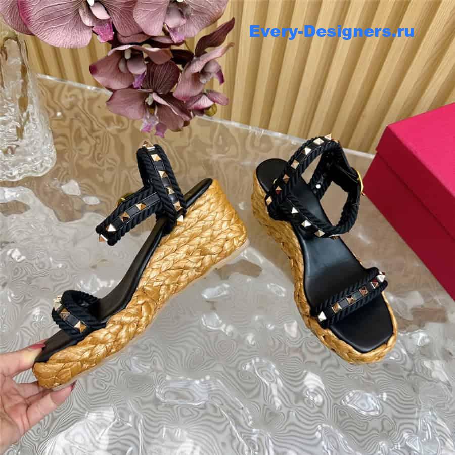 Va1e*ntin0 rockstud black wedge calfskin sandals
