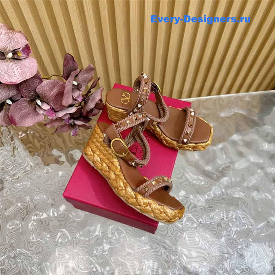 Va1e*ntin0 rockstud beige wedge calfskin sandals
