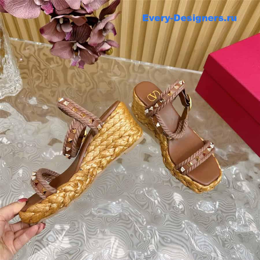 Va1e*ntin0 rockstud beige wedge calfskin sandals