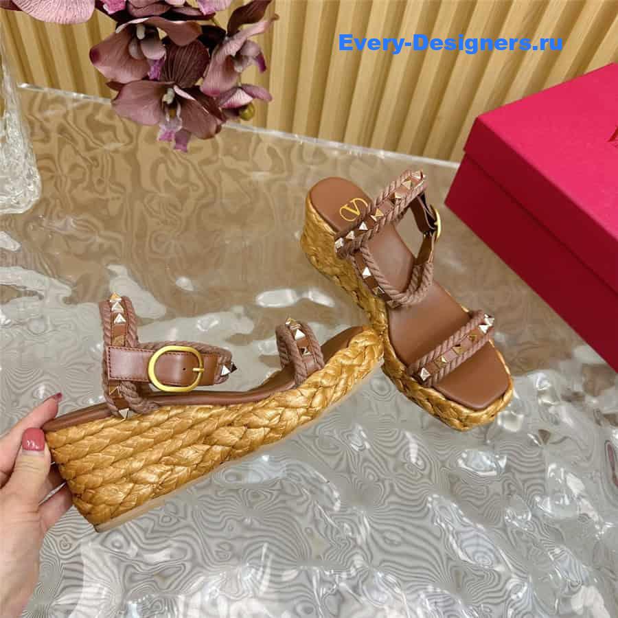 Va1e*ntin0 rockstud beige wedge calfskin sandals