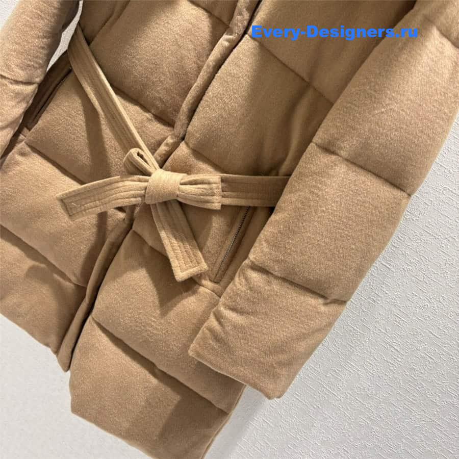 L0r0 P1ana fox fur collar down jacket