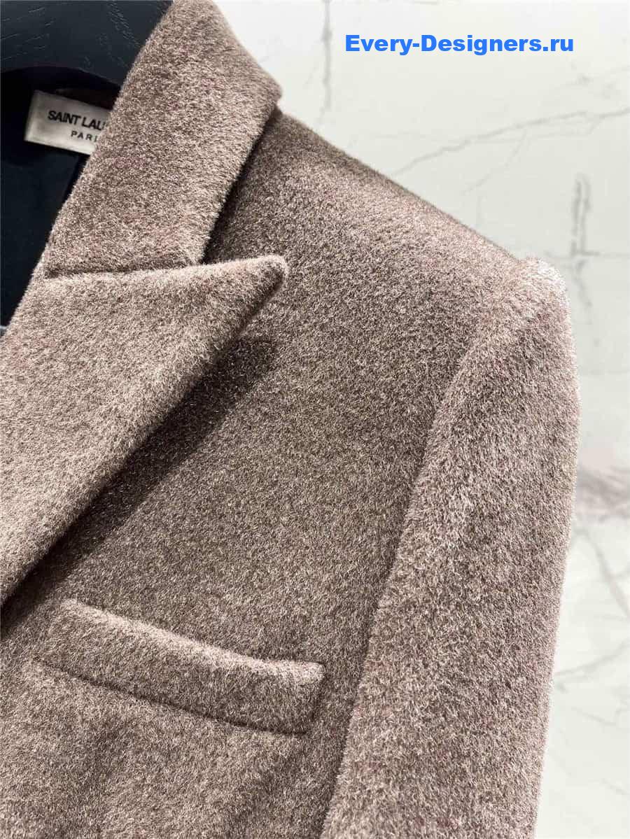 Y51 waist wide shoulder coat