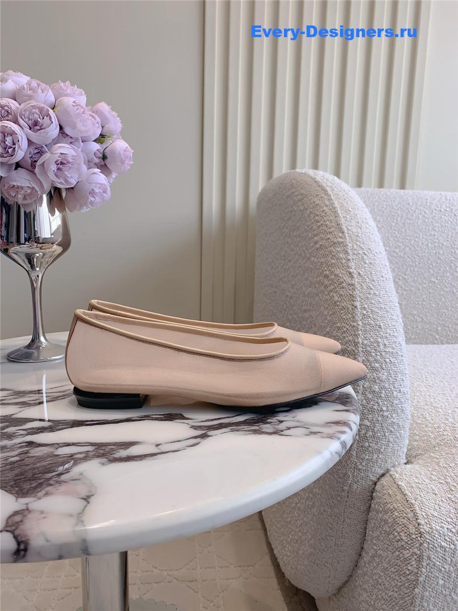 L0r0 P1ana primula ballet flat in beige microfibre