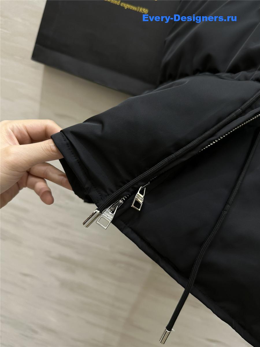 a1exa*der Mcqv*en rhinestone down vest