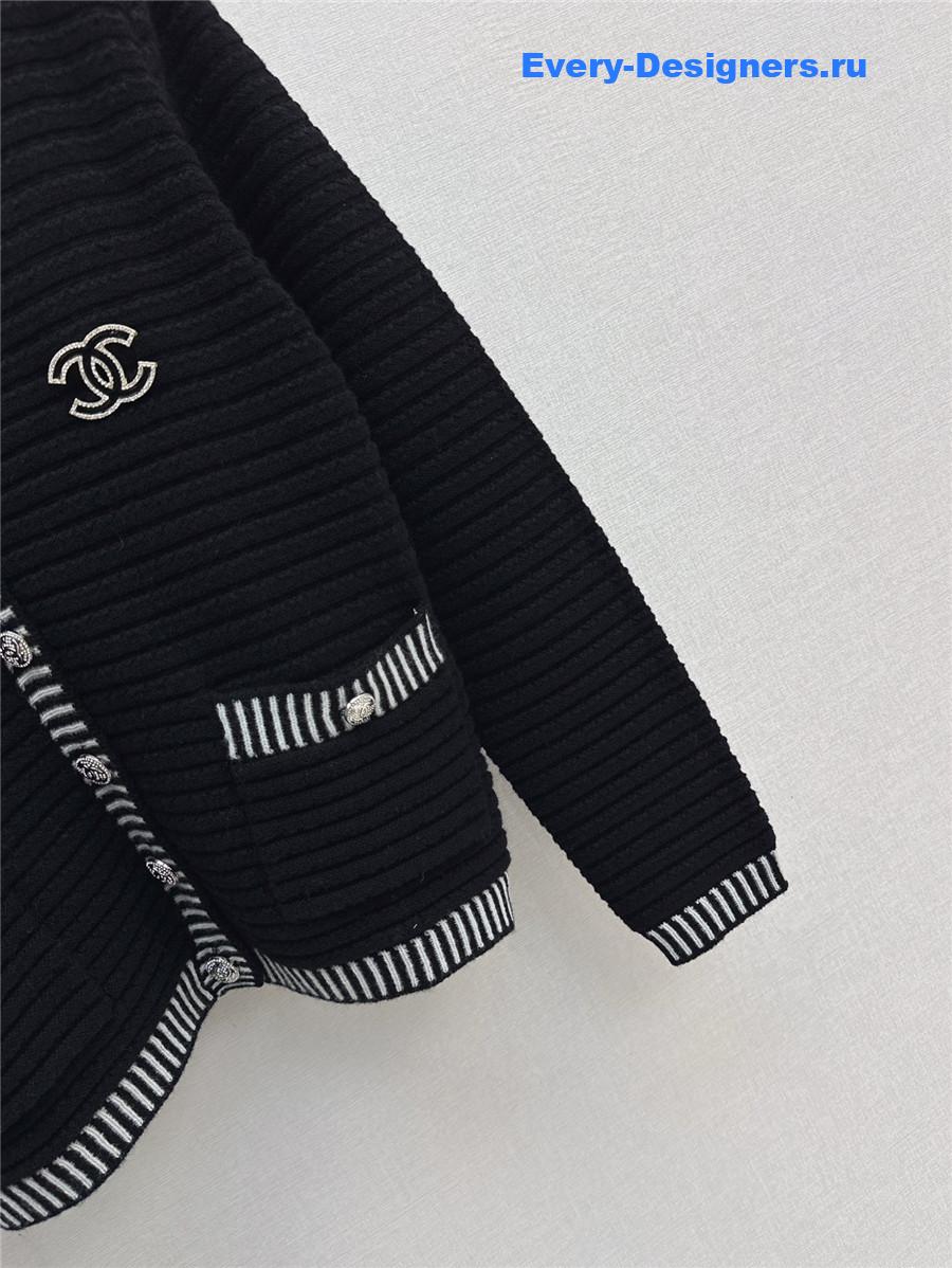 CC contrast color V-neck cardigan