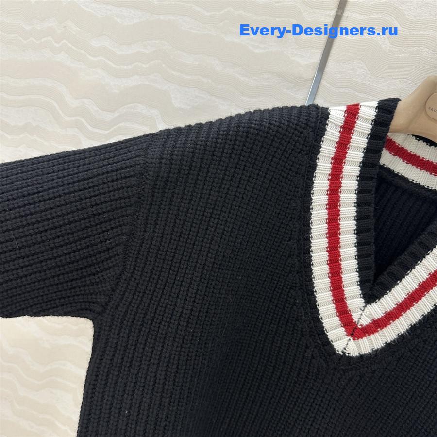 BC Contrasting V-Neck Sweater