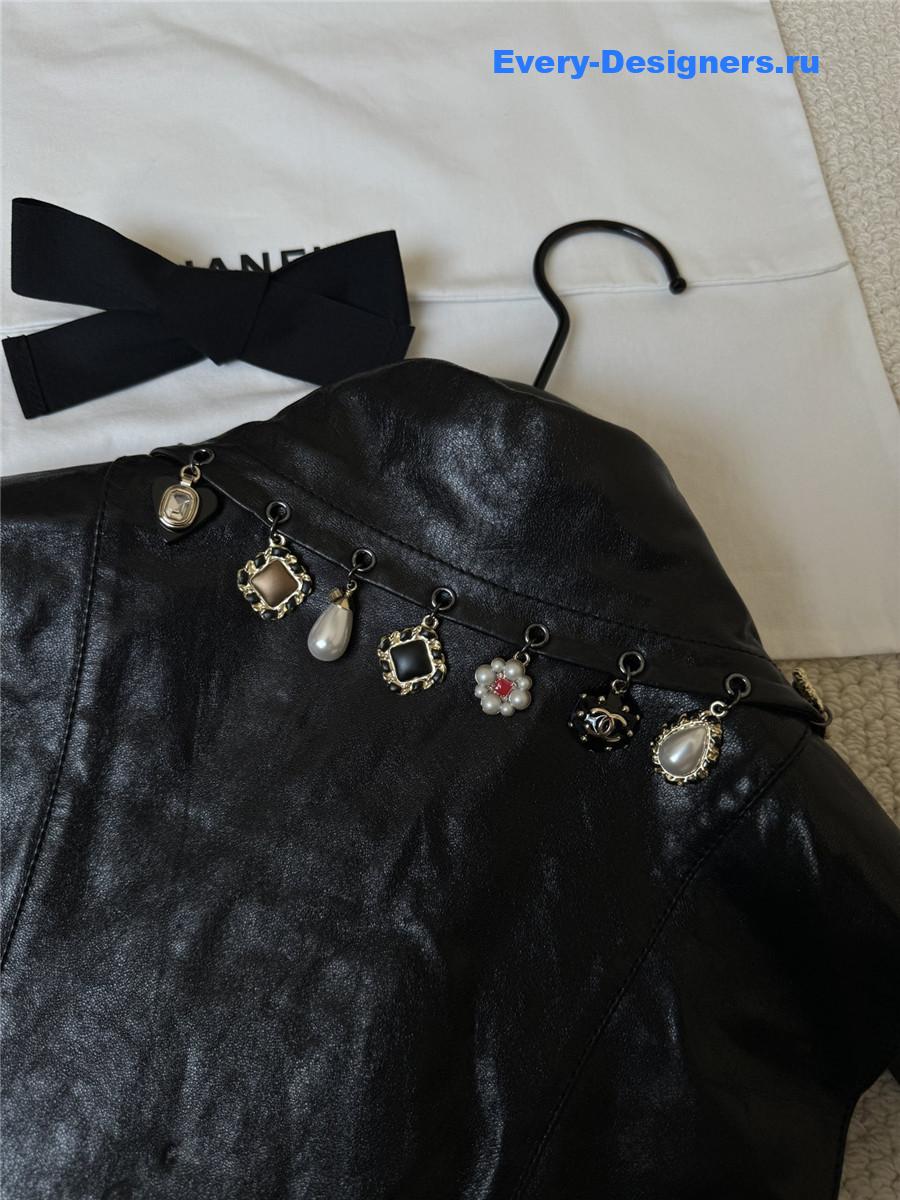 Ch**el charm pearl biker vest