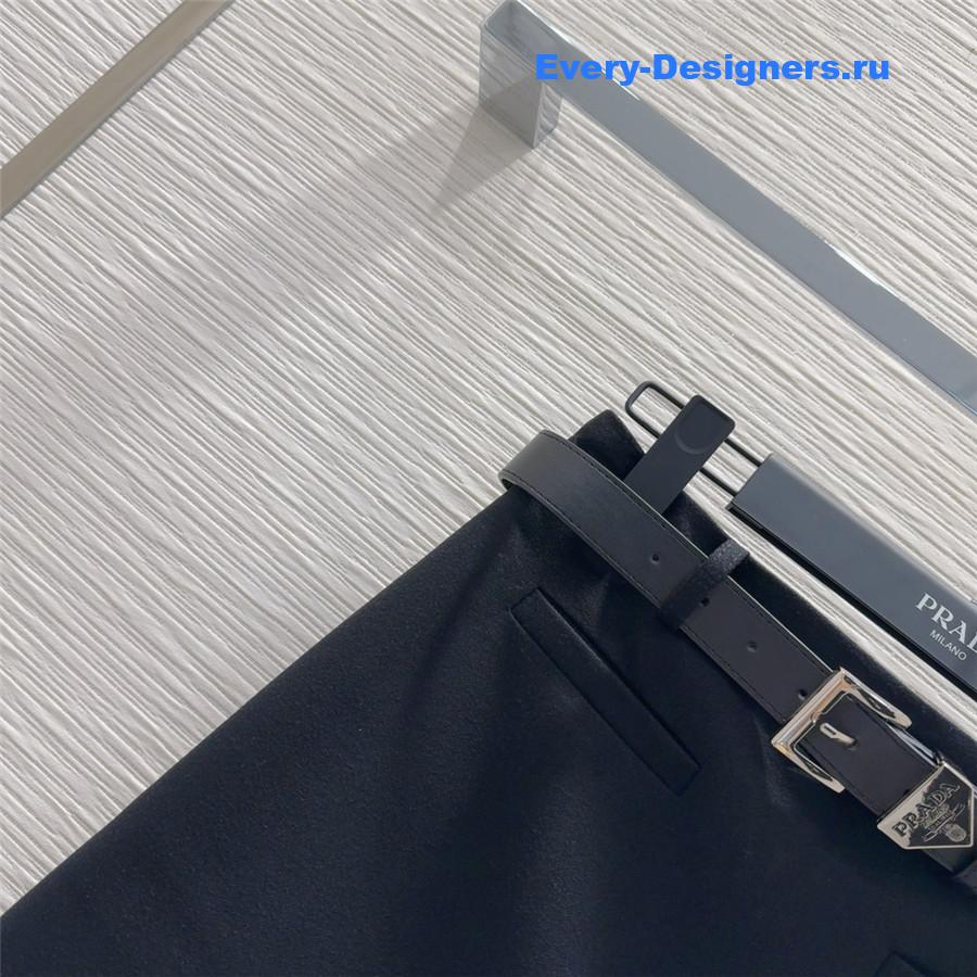 Pra*a new short skirt