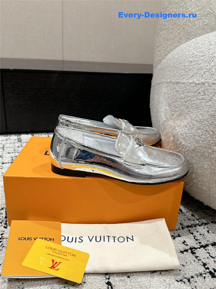 l0vis Vvtt0n lv chess flat loafer silver