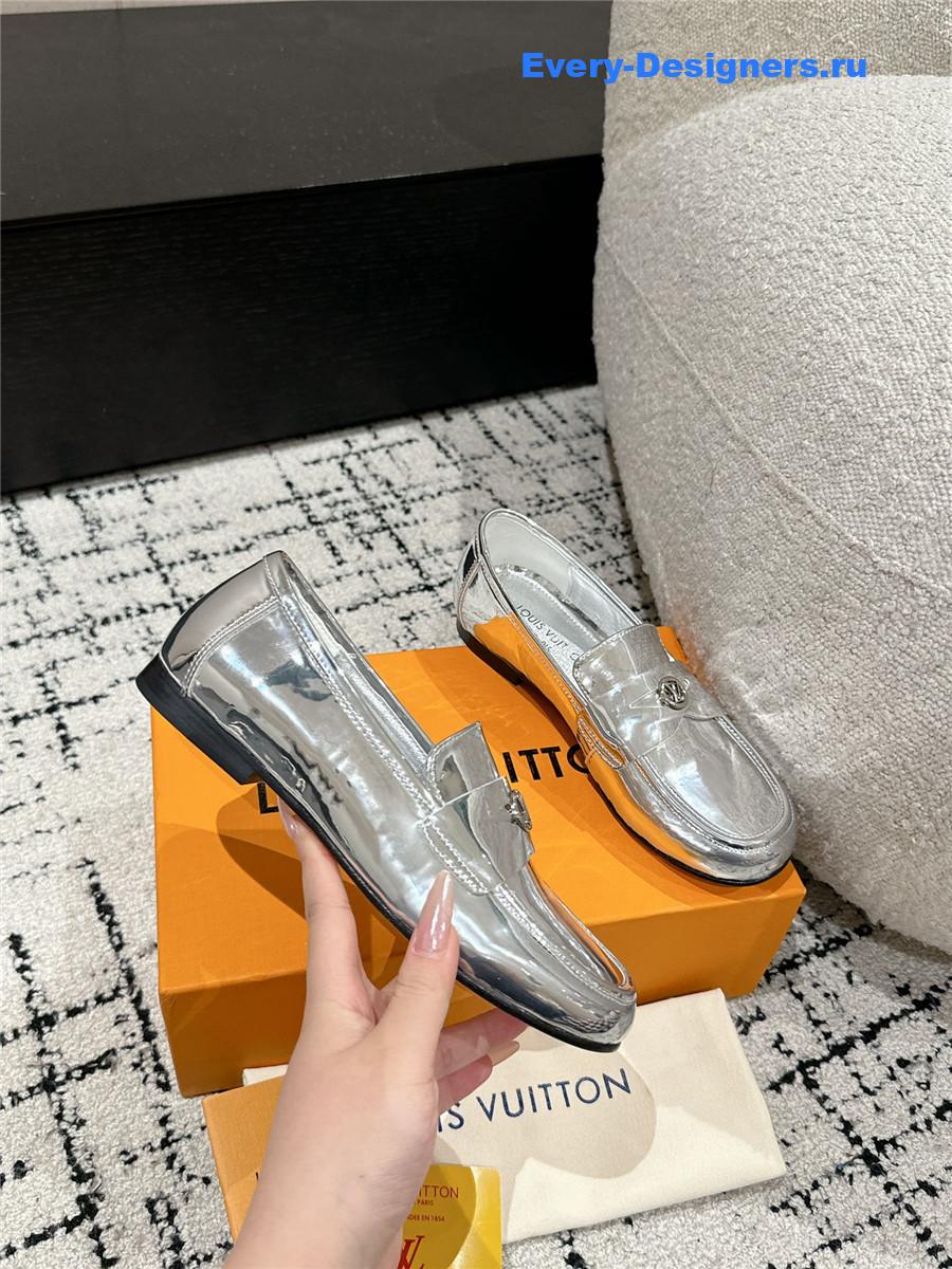 l0vis Vvtt0n lv chess flat loafer silver