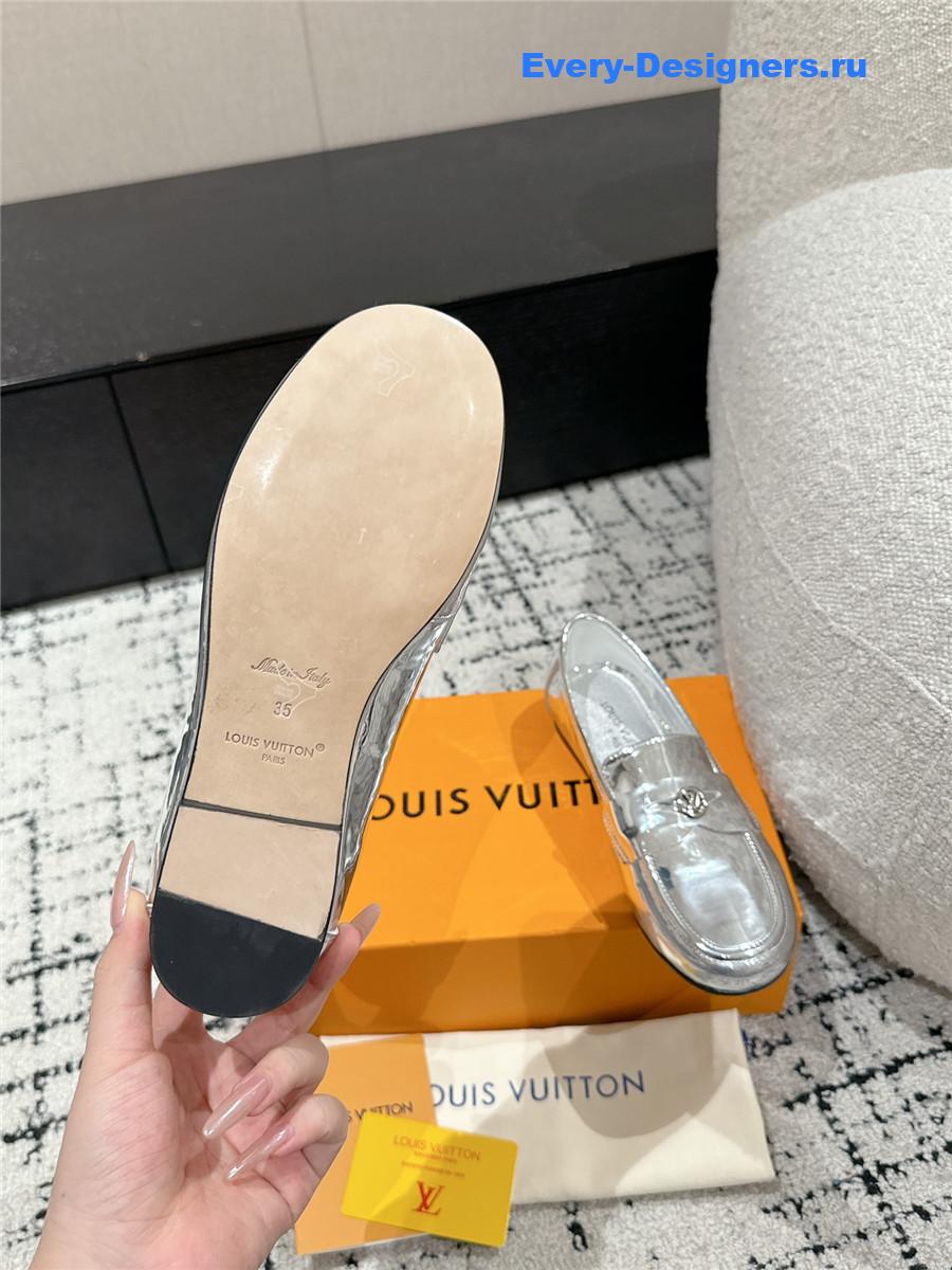 l0vis Vvtt0n lv chess flat loafer silver
