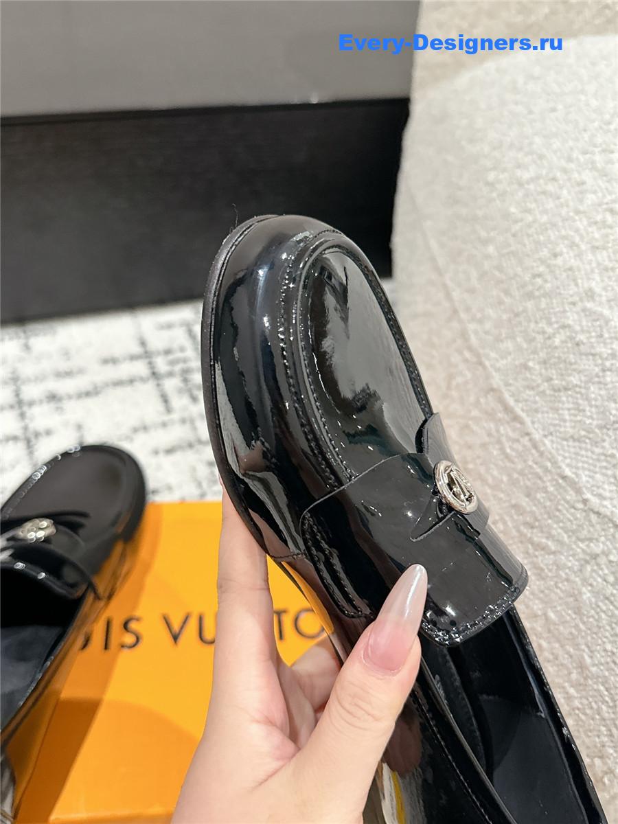 l0vis Vvtt0n lv chess flat loafer black