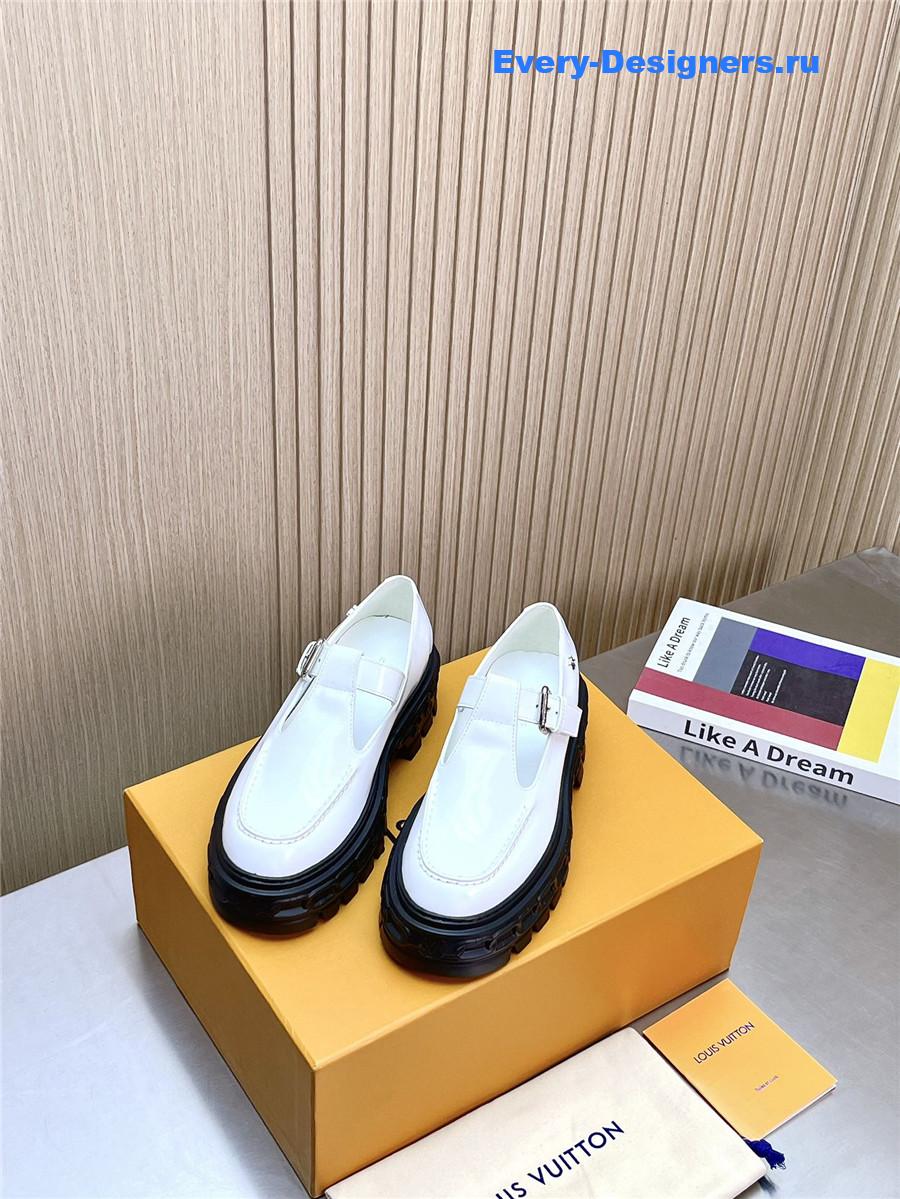 l0vis Vvtt0n white mary jane loafers