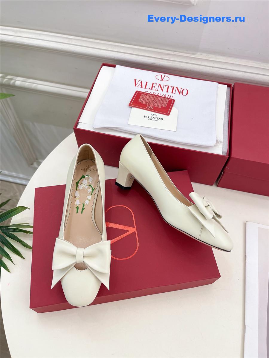 Va1e*ntin0 bowow pump in kidskin 45mm ivory