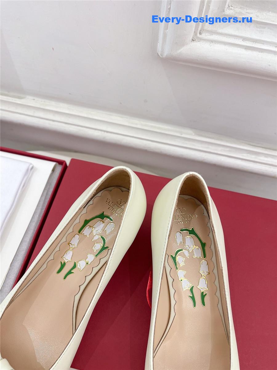 Va1e*ntin0 bowow pump in kidskin 45mm ivory