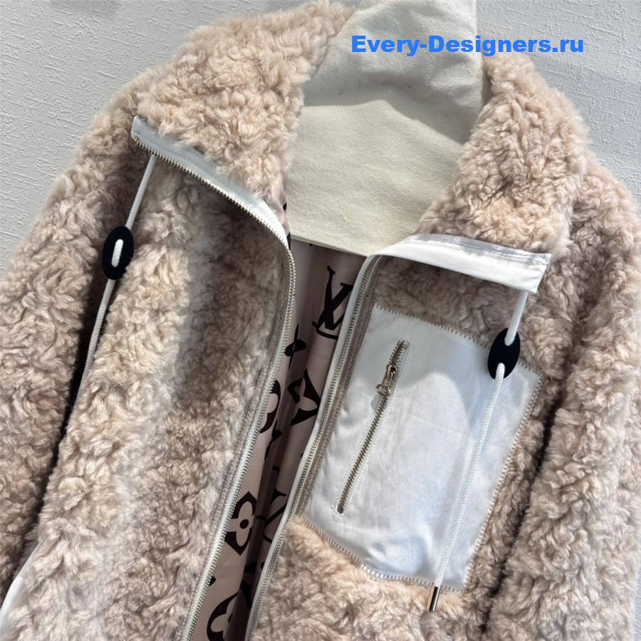 l0vis Vvtt0n lv lambswool curly lapel coat