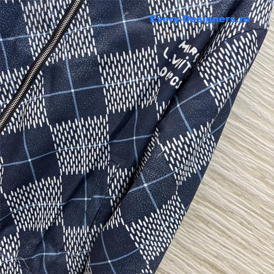 l0vis Vvtt0n lv check lambskin coat