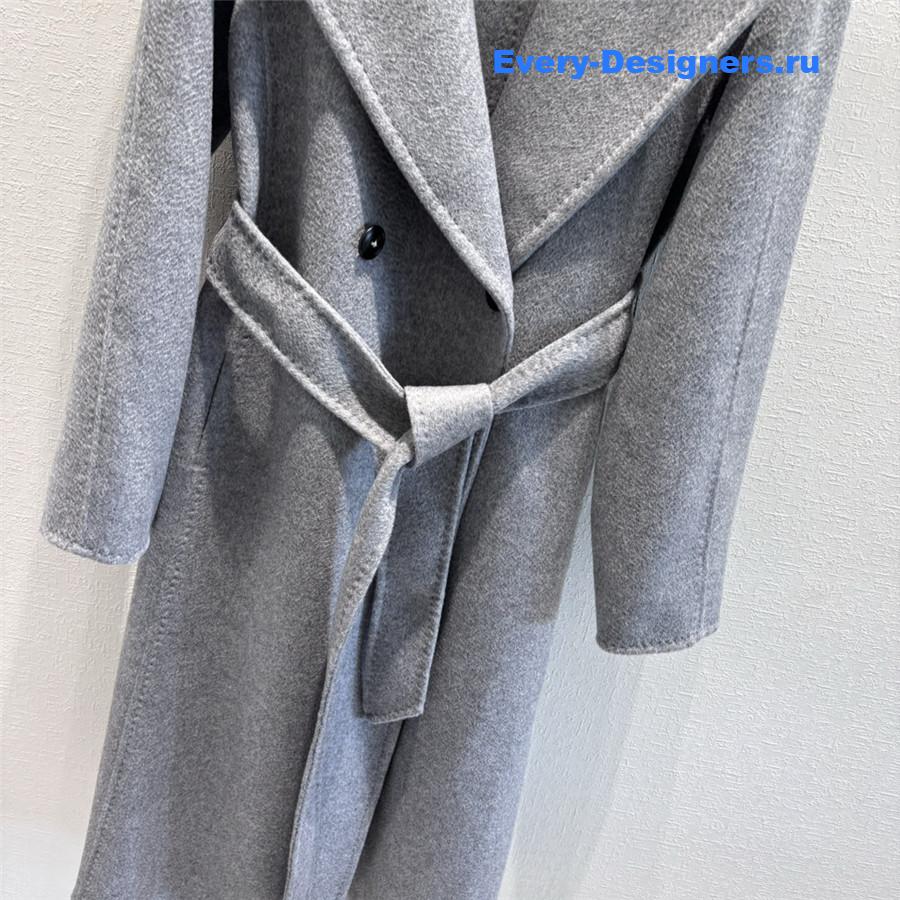 H**me5 cashmere coat with large lapels