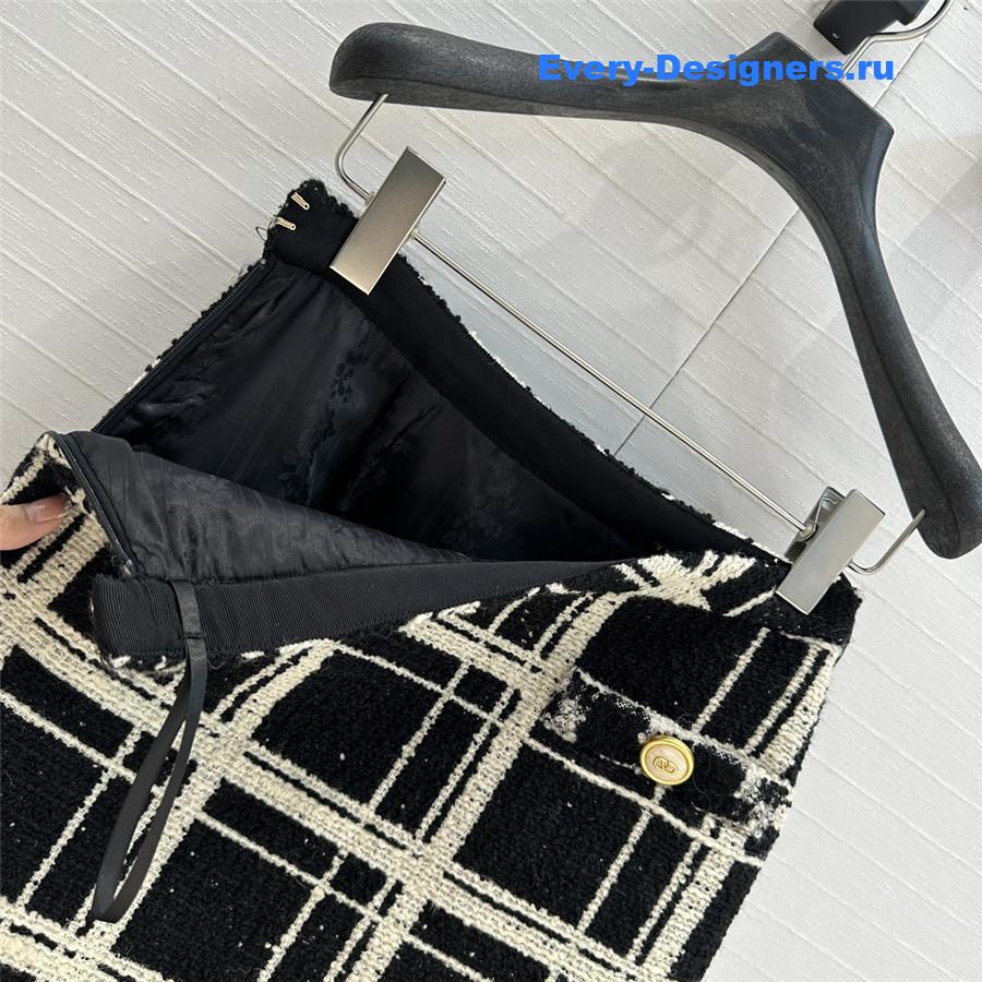 Va1e*ntin0 large check tweed skirt