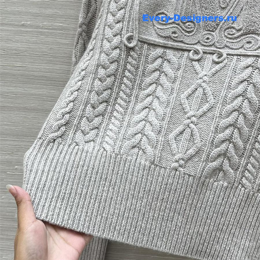 Vanitoo Grey Cable Cashmere Sweater