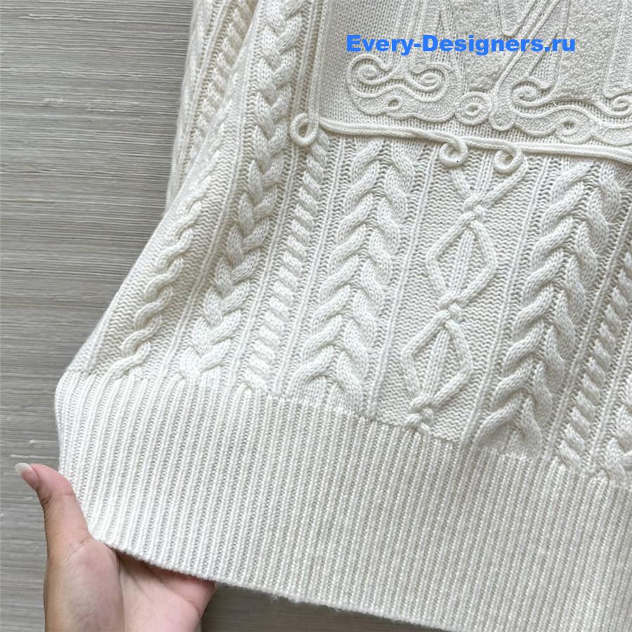 Vanitoo White Cable Cashmere Sweater