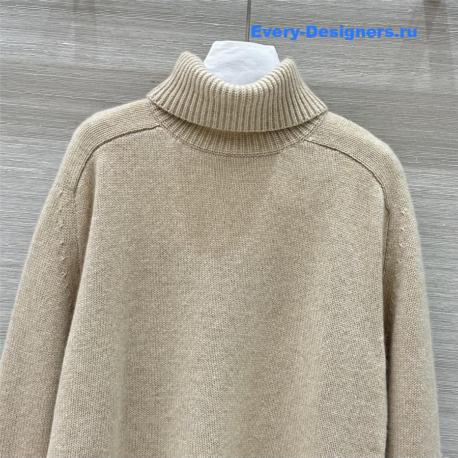 L0r0 P1ana beige cashmere turtleneck sweater