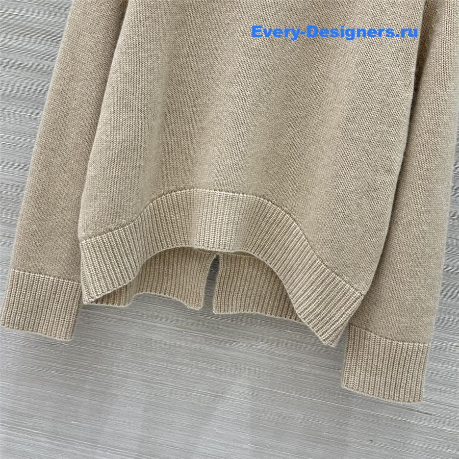L0r0 P1ana beige cashmere turtleneck sweater