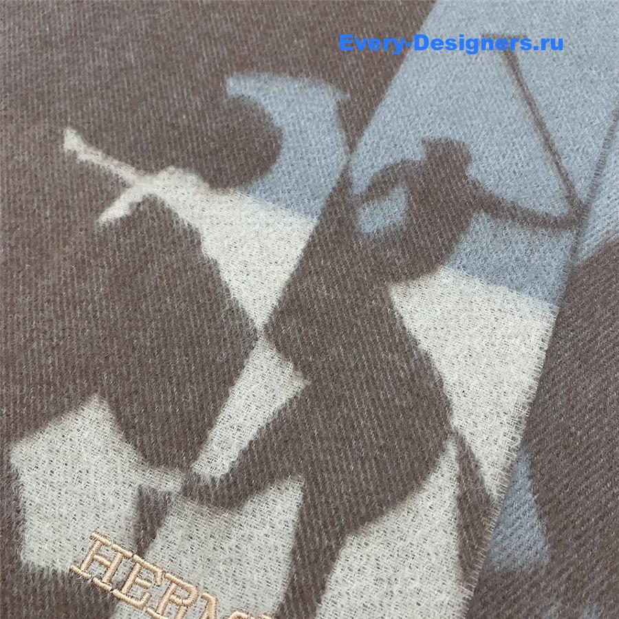 H**me5 cashmere scarf