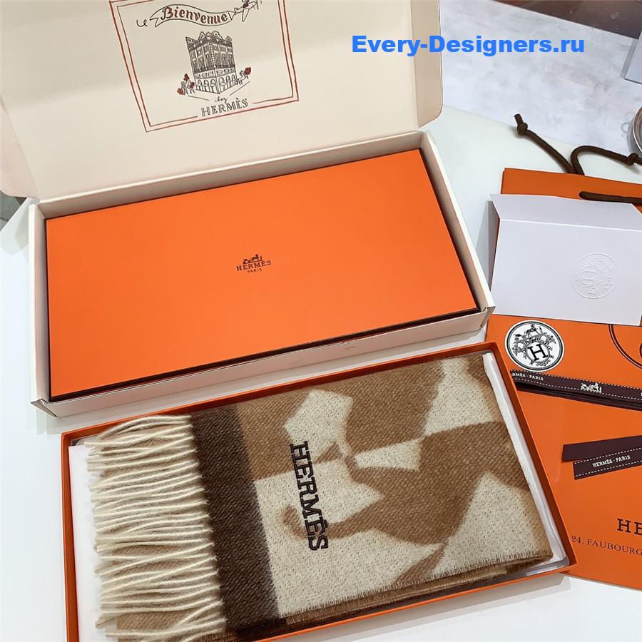 H**me5 cashmere scarf