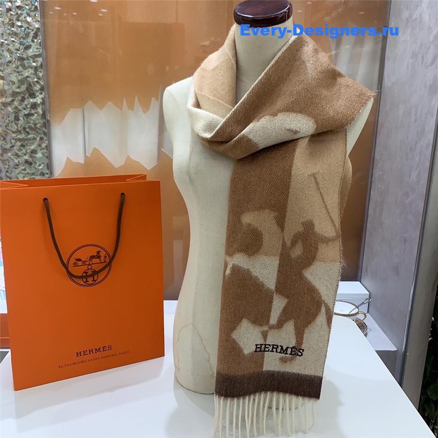 H**me5 cashmere scarf