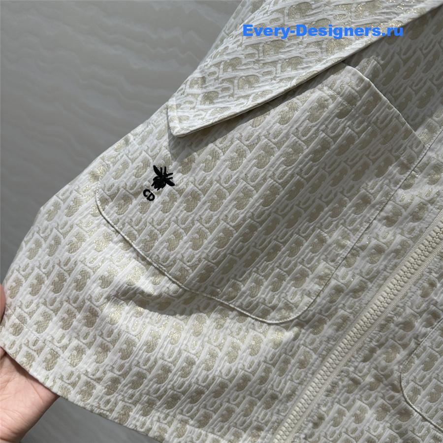 D10r hooded windbreaker jacket