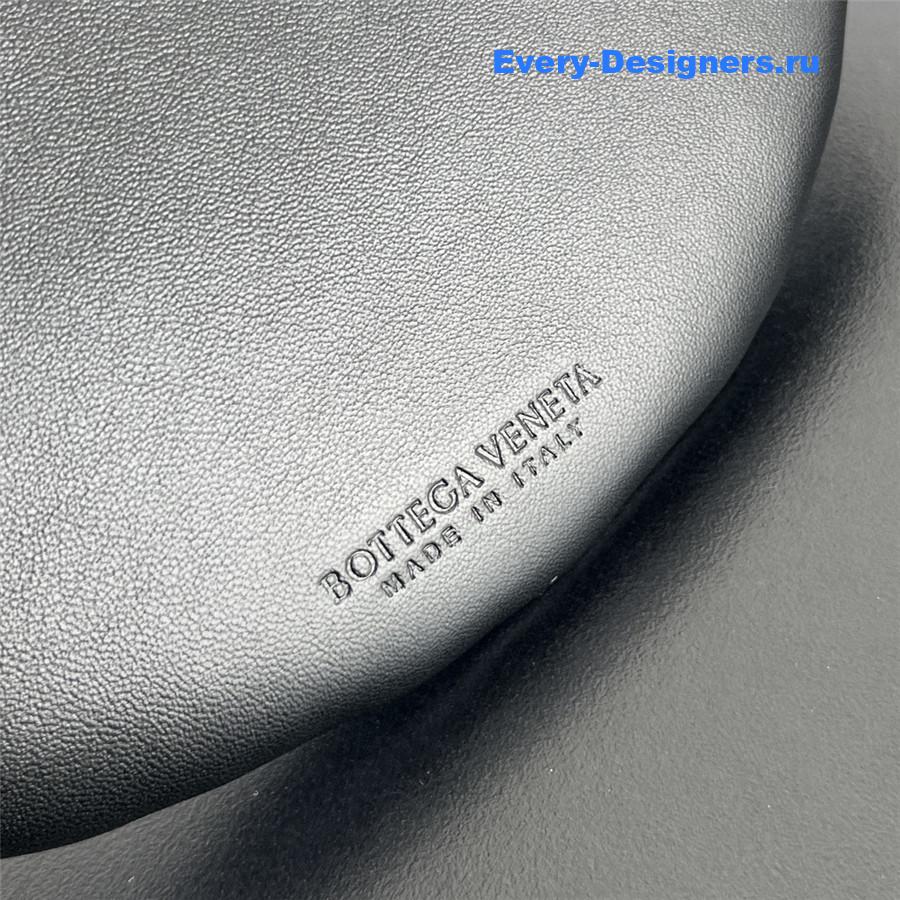 b0tt*ga Ven*ta black small solstice shoulder bag