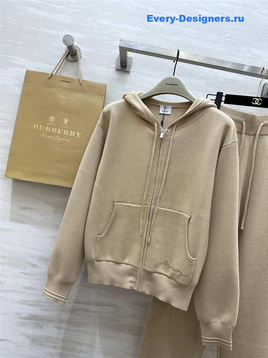 Bv*b*rry logo lettering embroidery suit