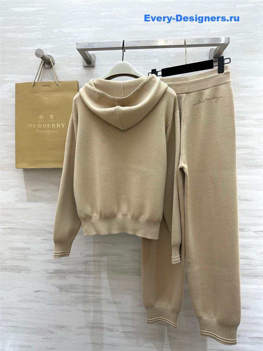 Bv*b*rry logo lettering embroidery suit