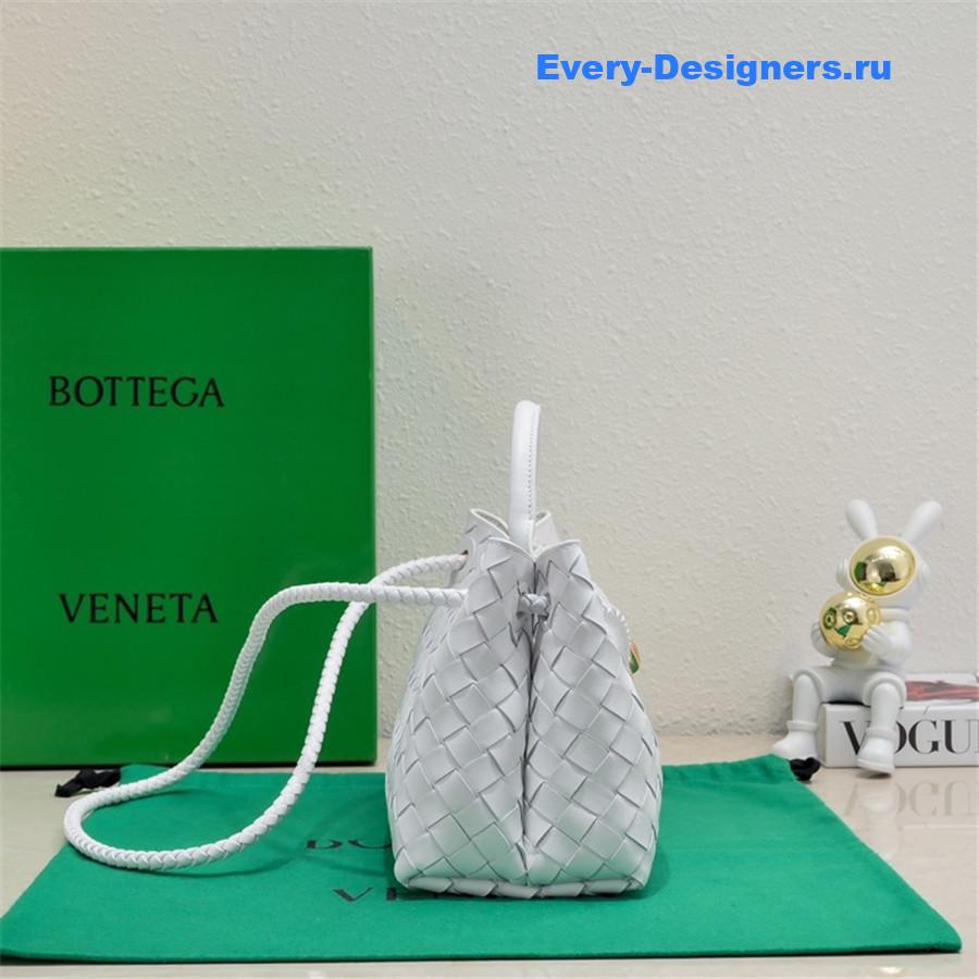 b0tt*ga Ven*ta east west andiamo shoulder bag