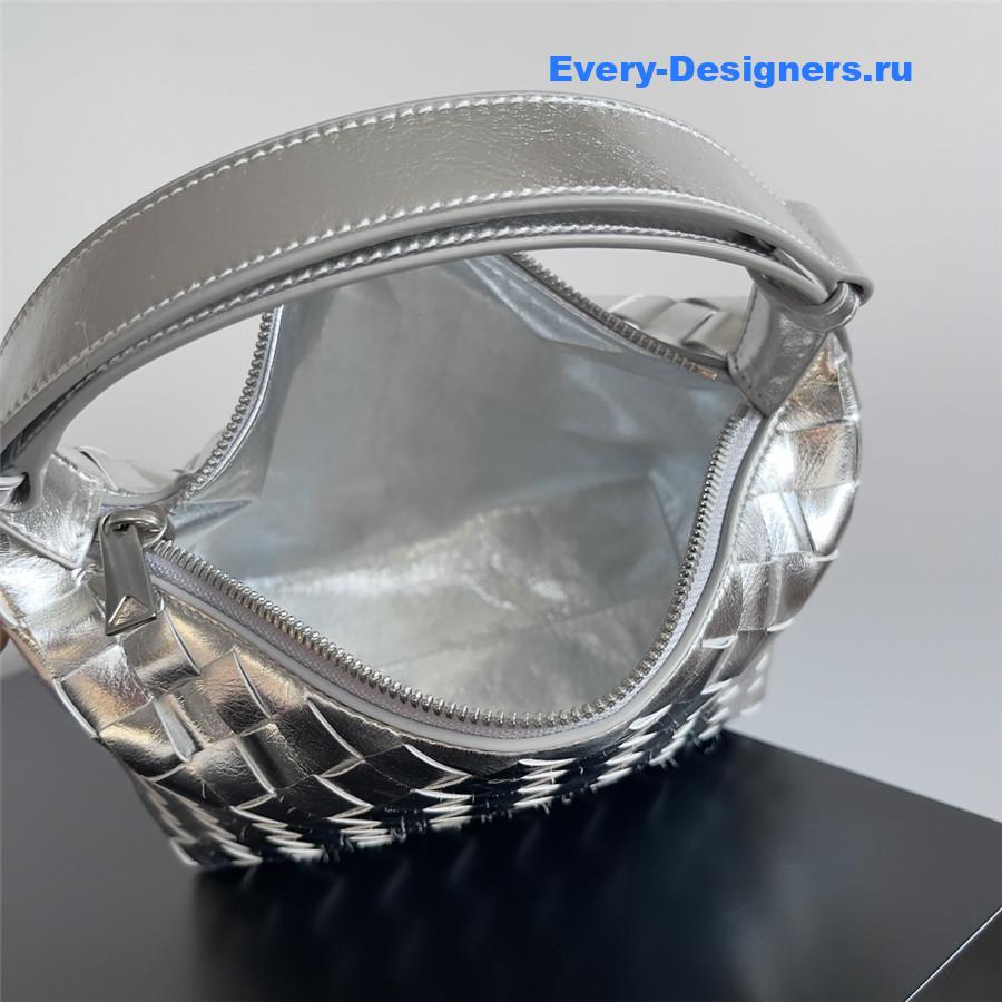 b0tt*ga Ven*ta wallace silver leather shoulder bag