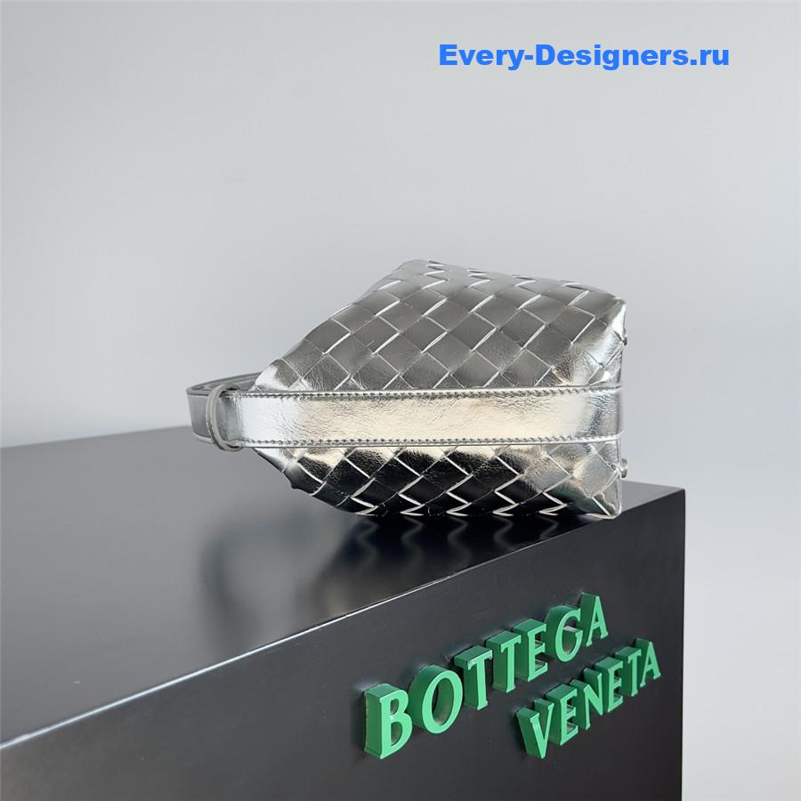 b0tt*ga Ven*ta wallace silver leather shoulder bag